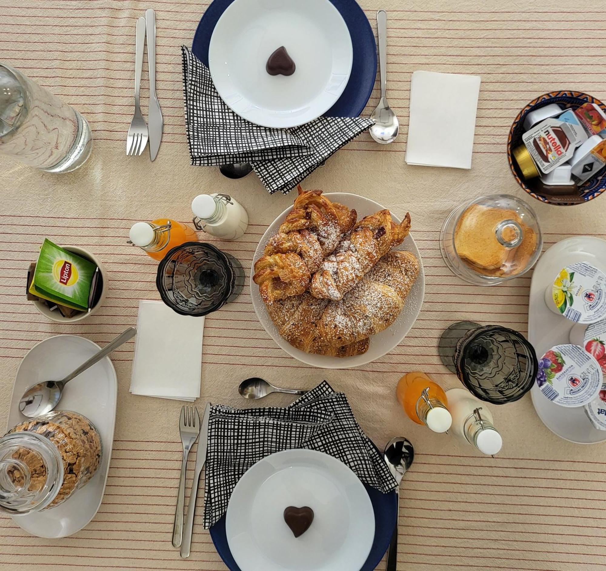 La Dimora Dell'Arte Bed & Breakfast Bari Bagian luar foto